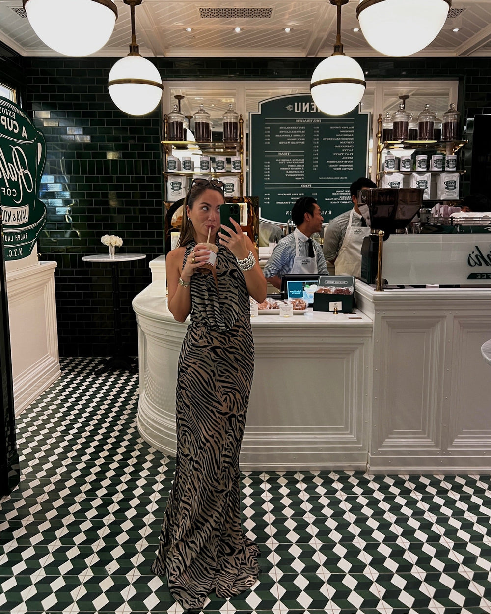 A fashionable coffee break with Linda in Hong Kong